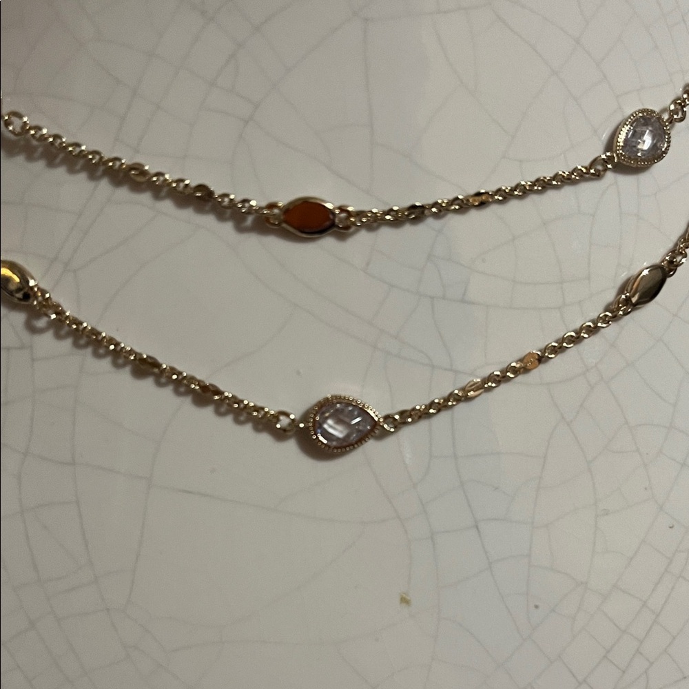 Elegant Gold Women's Necklace - Picture 3 of 4